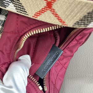 BURBERRY  03929