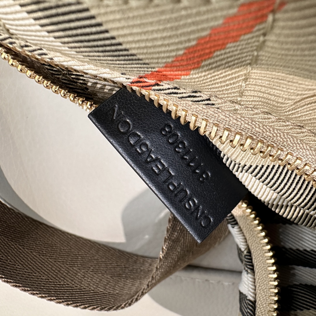 BURBERRY  03959