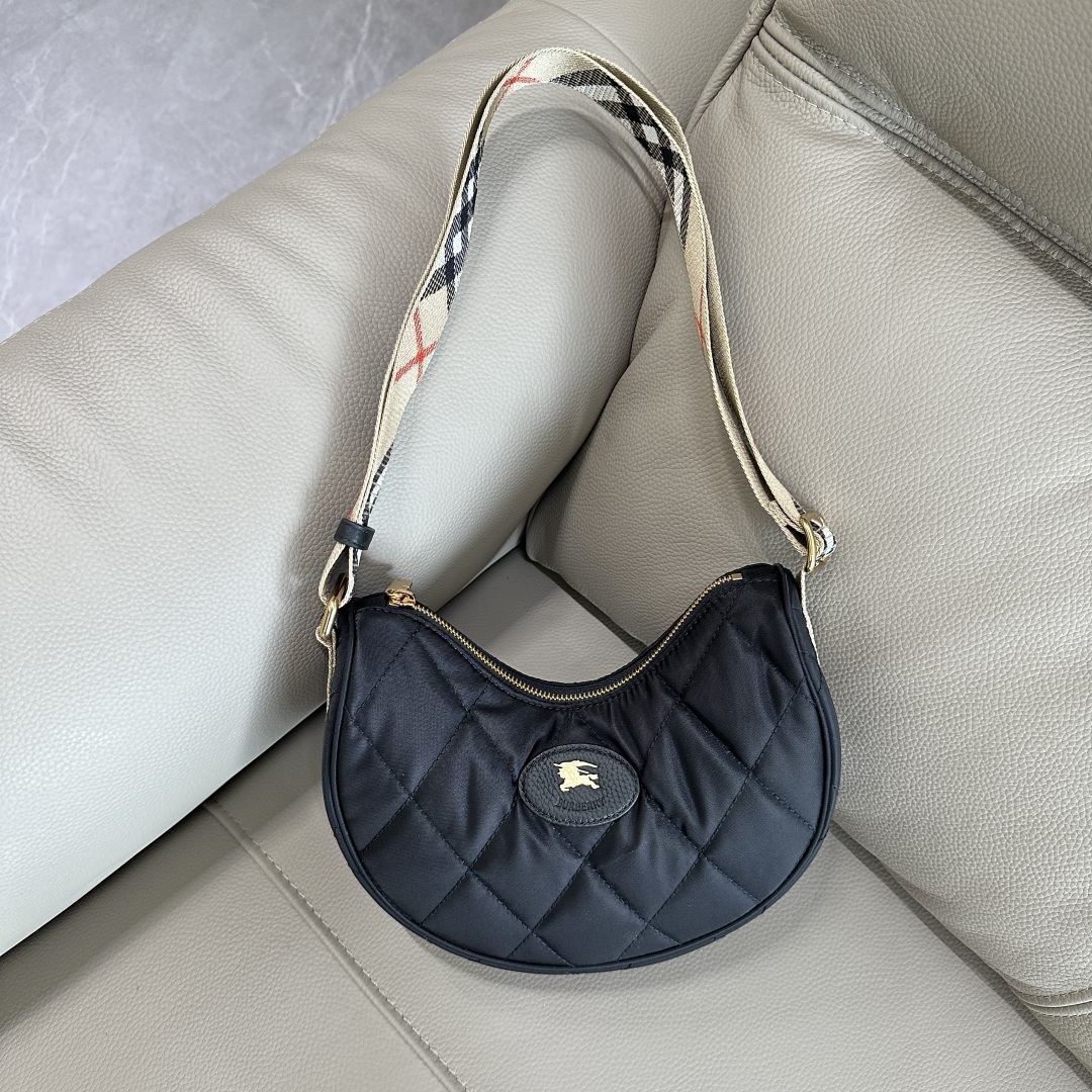 Burberry Horseshoe Crossbody Bag​ in Black – Women, Nylon  BURBERRY  04009