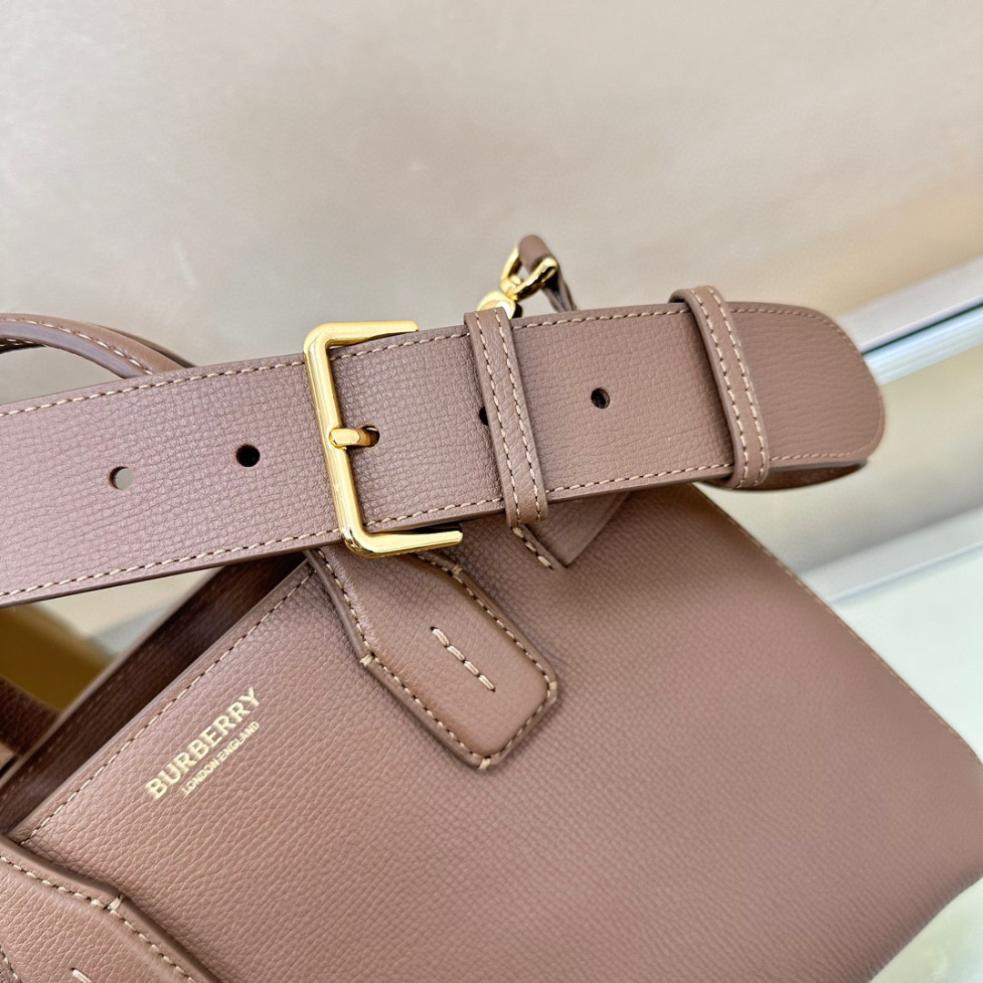 BURBERRY  04109