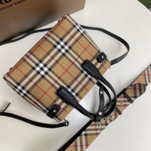 BURBERRY  04149