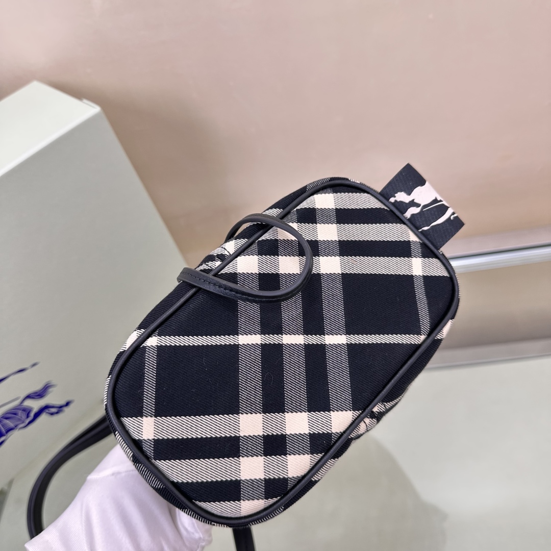 BURBERRY  04249