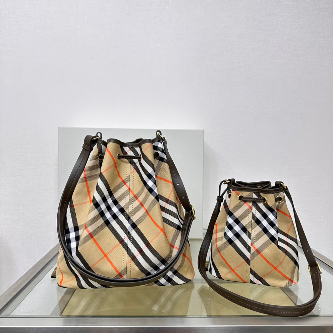 BURBERRY  04299