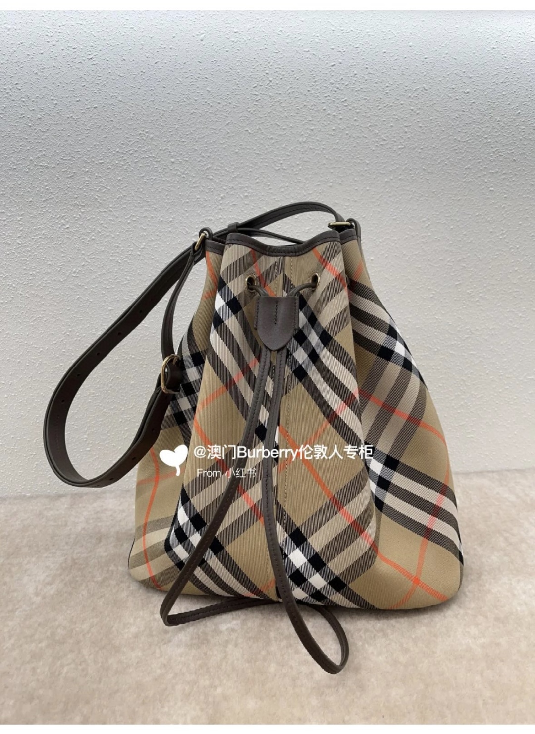 Burberry Vintage Check Bucket Shoulder Bag Beige | eBay