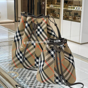 BURBERRY  04329