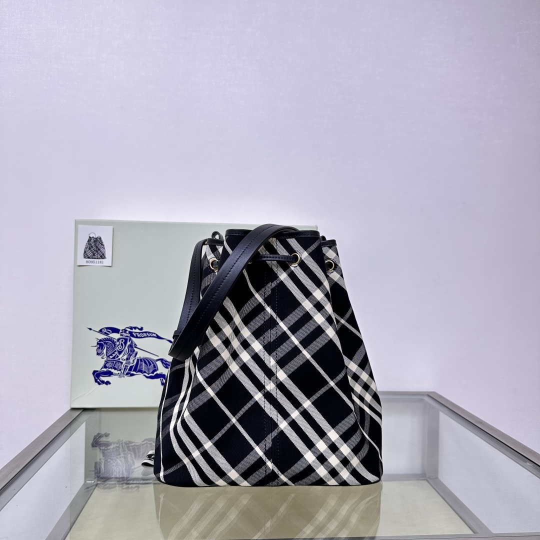 BURBERRY  04369