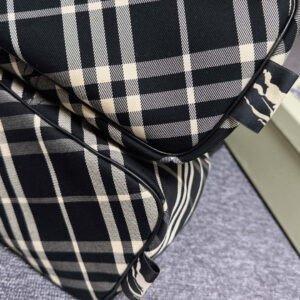 BURBERRY  04409