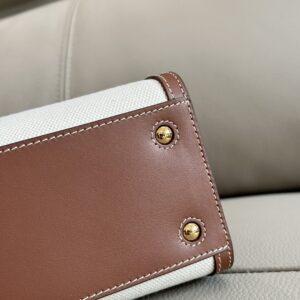 BURBERRY  04449