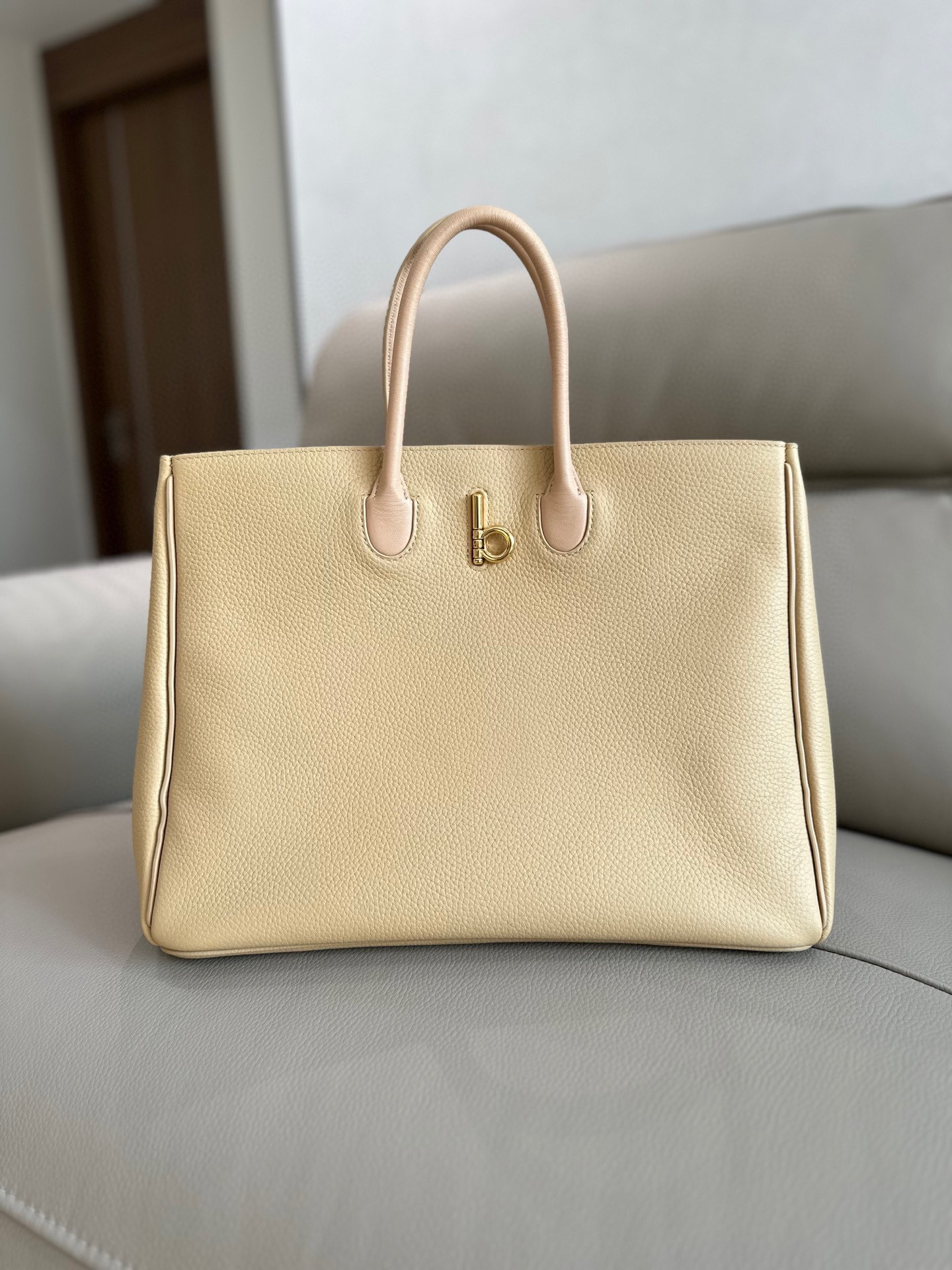 Burberry – Small Rocking Horse grain leather tote – Sand | eBay