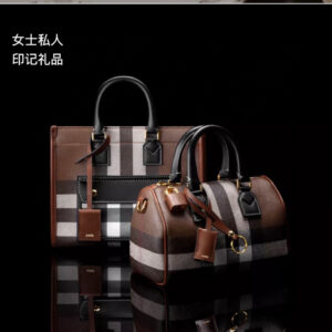 BURBERRY  04739