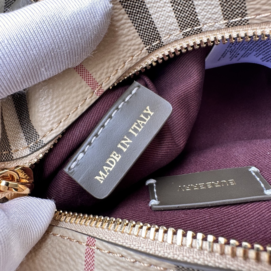 BURBERRY  04819