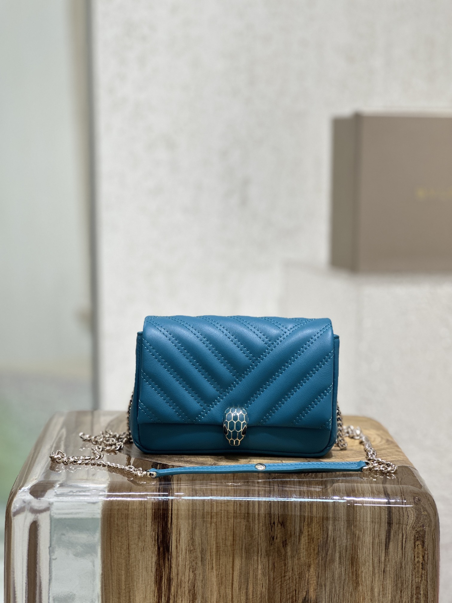 BVLGARI – BOUTIQUE CHAMPS-ELYSEES – BLUE vlgari  00259