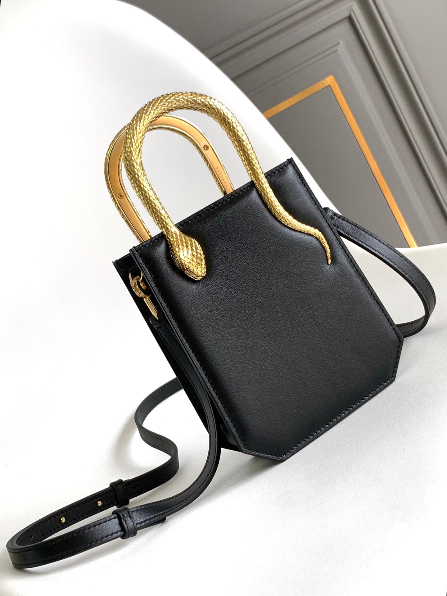 BVLGARI Black Serpentine Tote Bag in Leather For Women