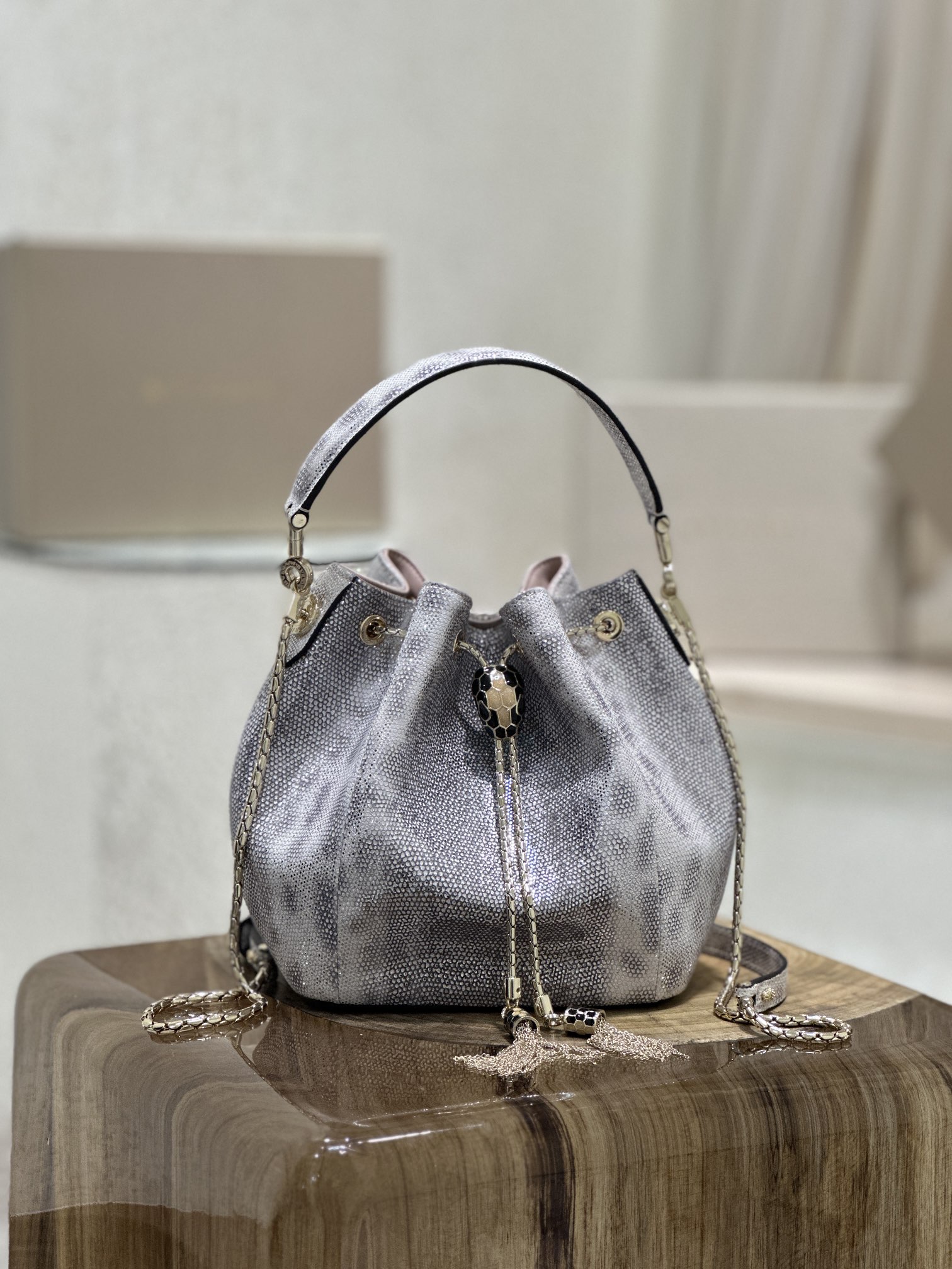 Bvlgari Chain-Link Leather Serpenti Bucket Bag – GreyBvlgari 5119
