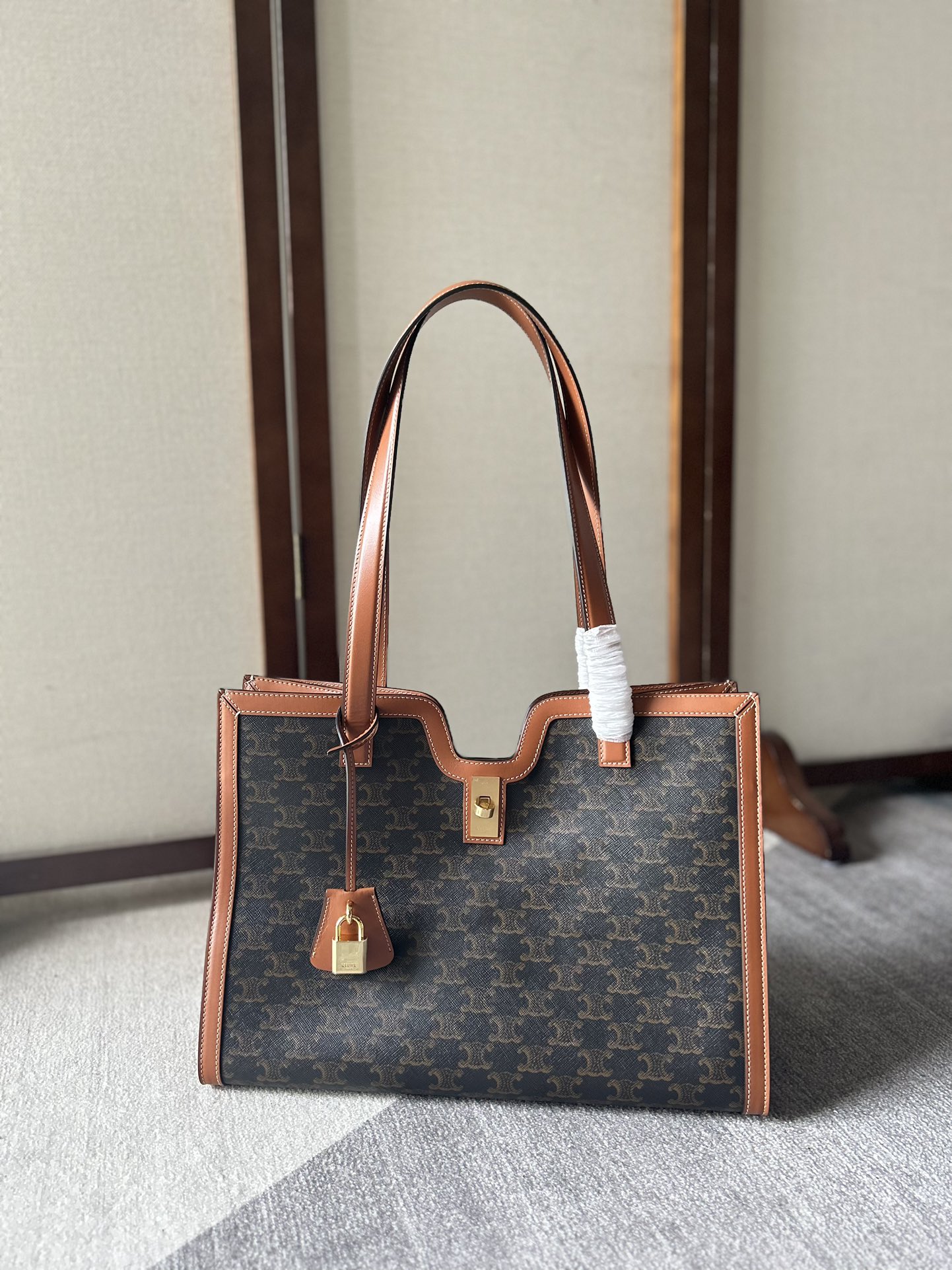 CELINE Cabas 16 in Triomphe canvas and calfskin | 24s
