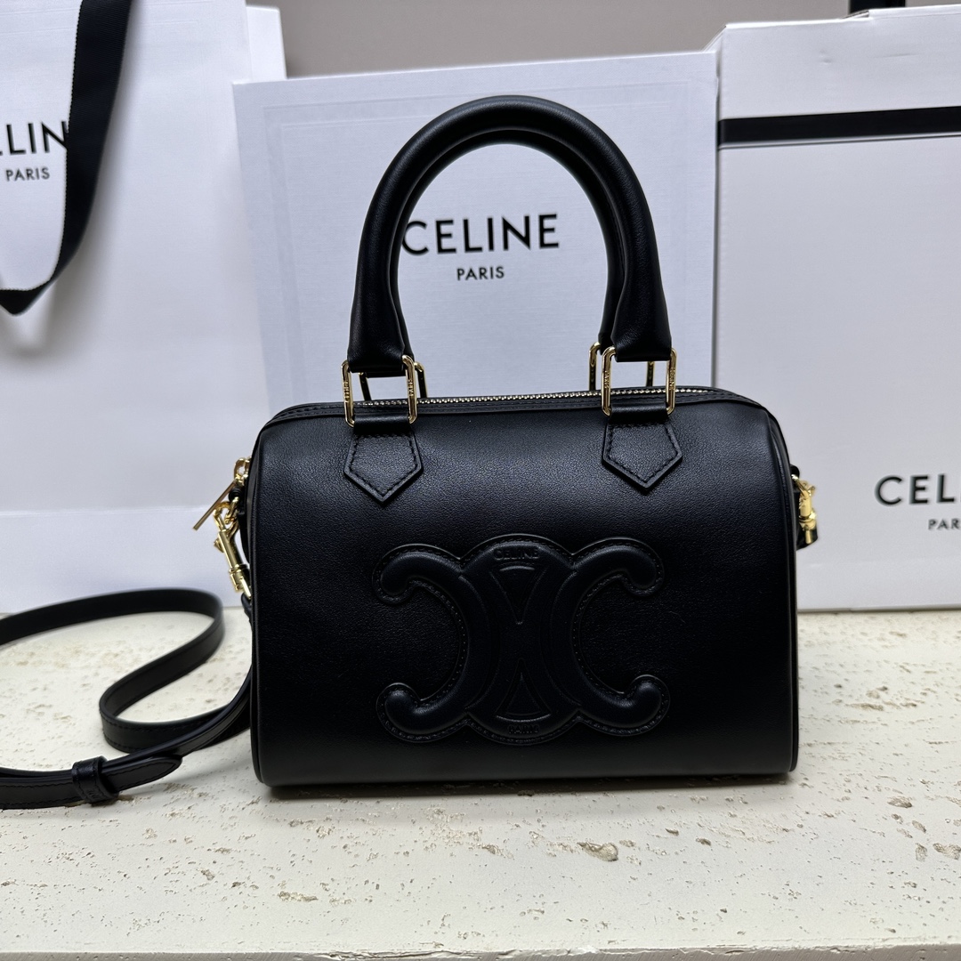 CELINE Céline Celine Handbag Triomphe Small Boston Cuir Black Leather ref.16290
