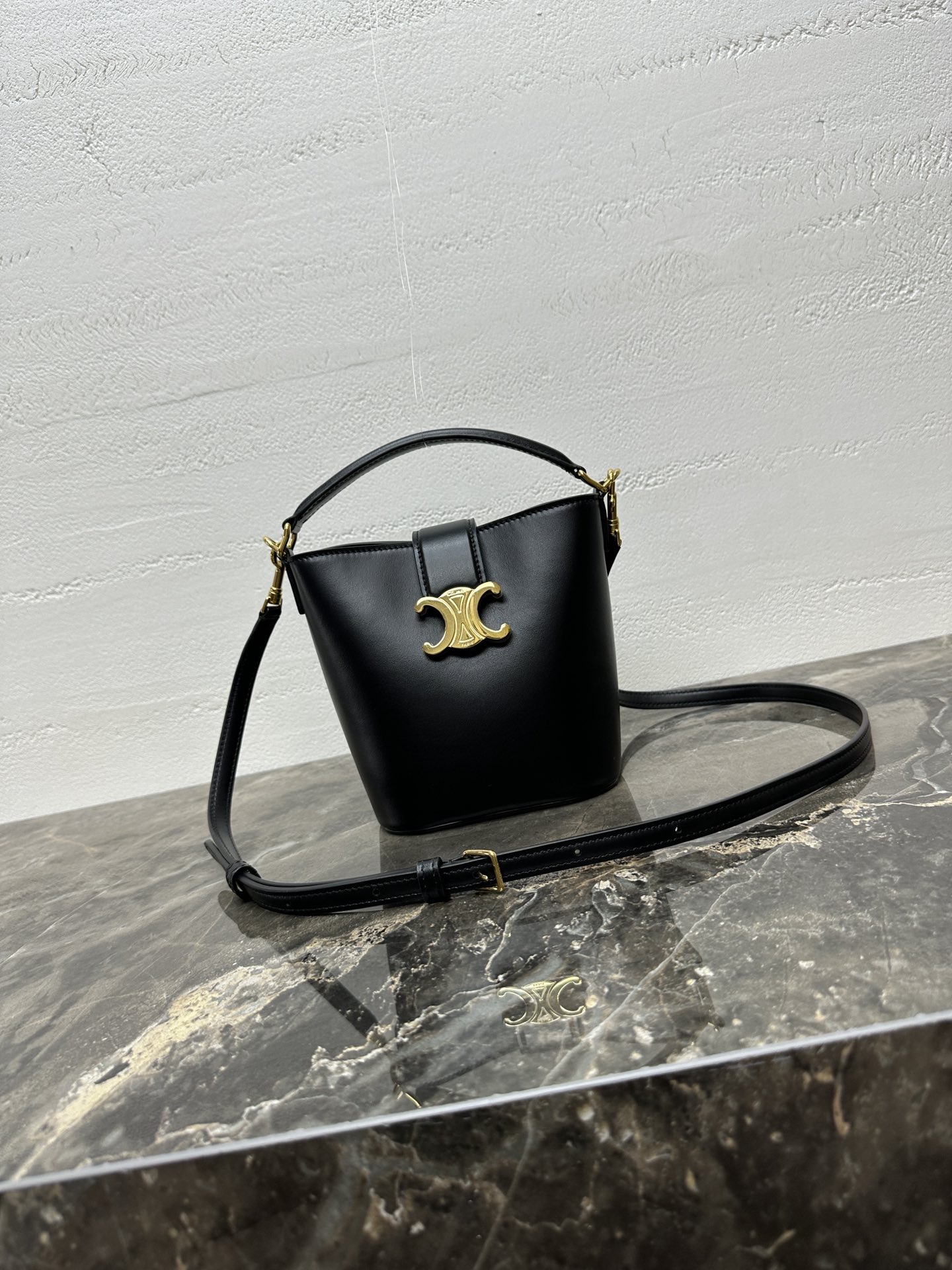 Celine SMALL BUCKET LOUISE IN SMOOTH CALFSKIN – BLACK