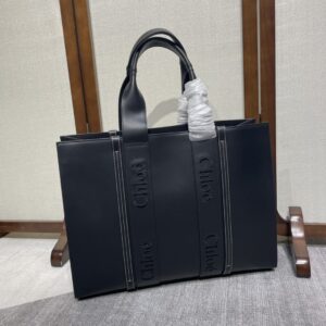 CHLOE Calfskin Medium Woody Tote Black 1129988 | FASHIONPHILE