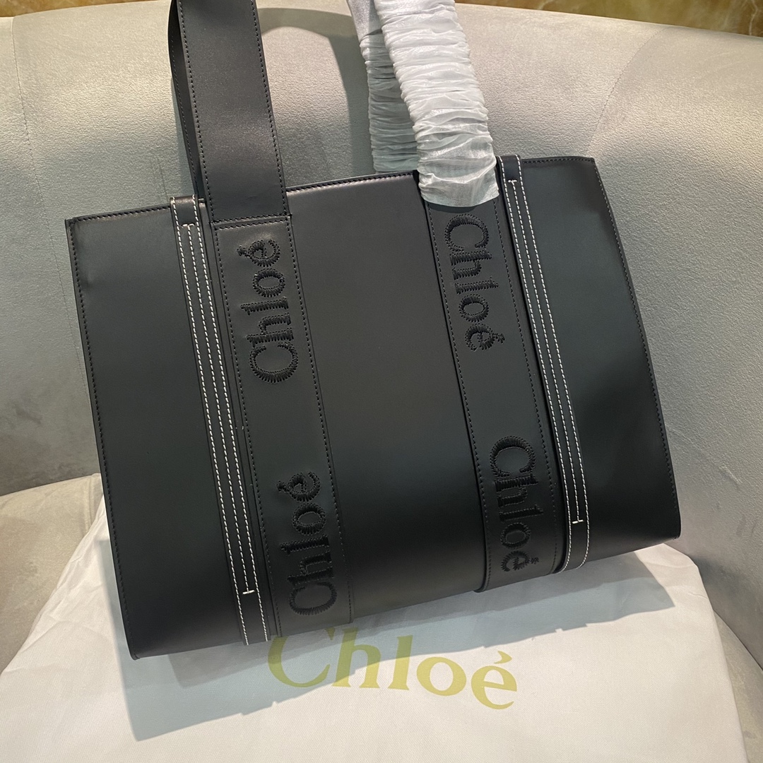CHLOE Calfskin Medium Woody Tote Black 1502302 |
