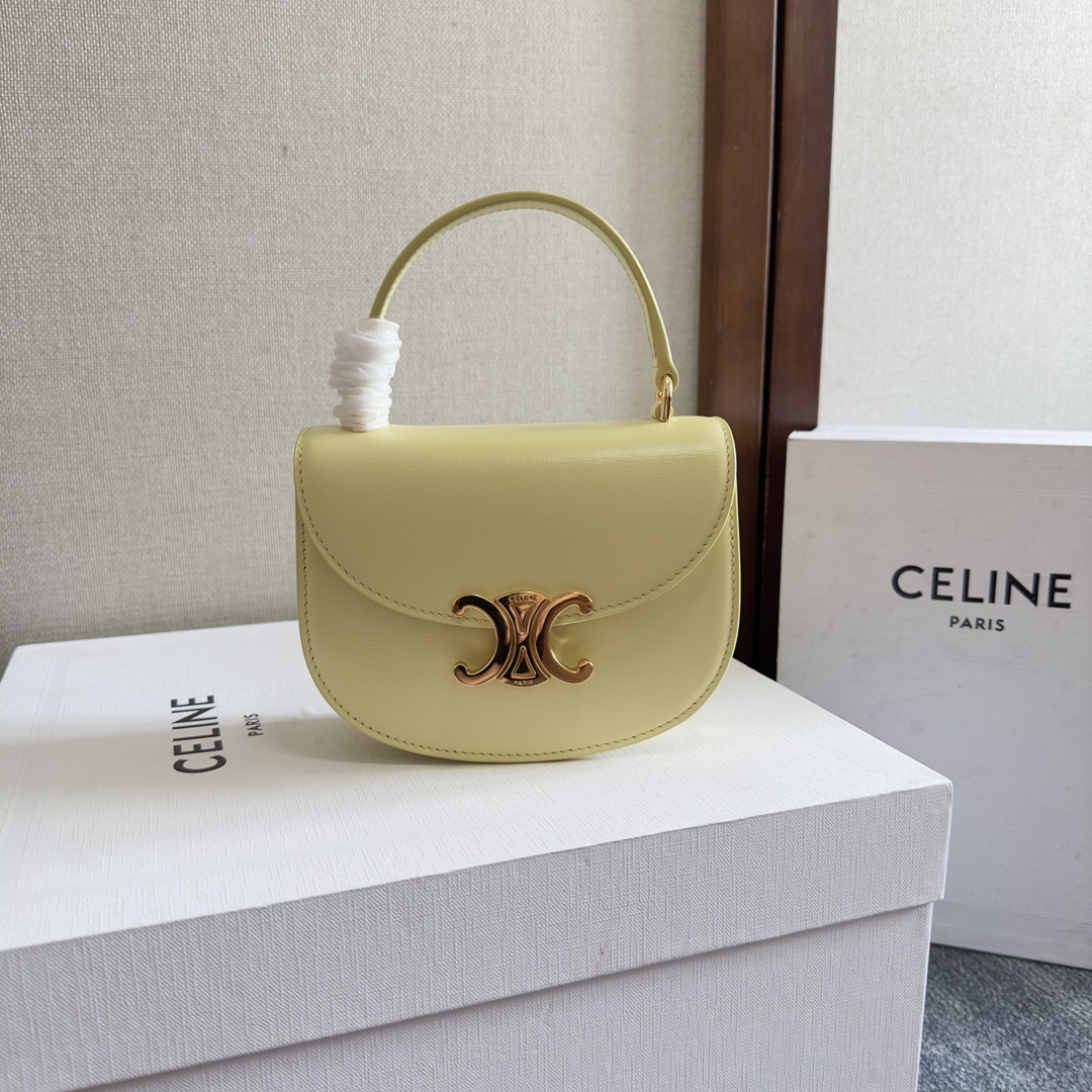 Céline Pre-Owned 2002 Mini Triomphe Leather Besace …
