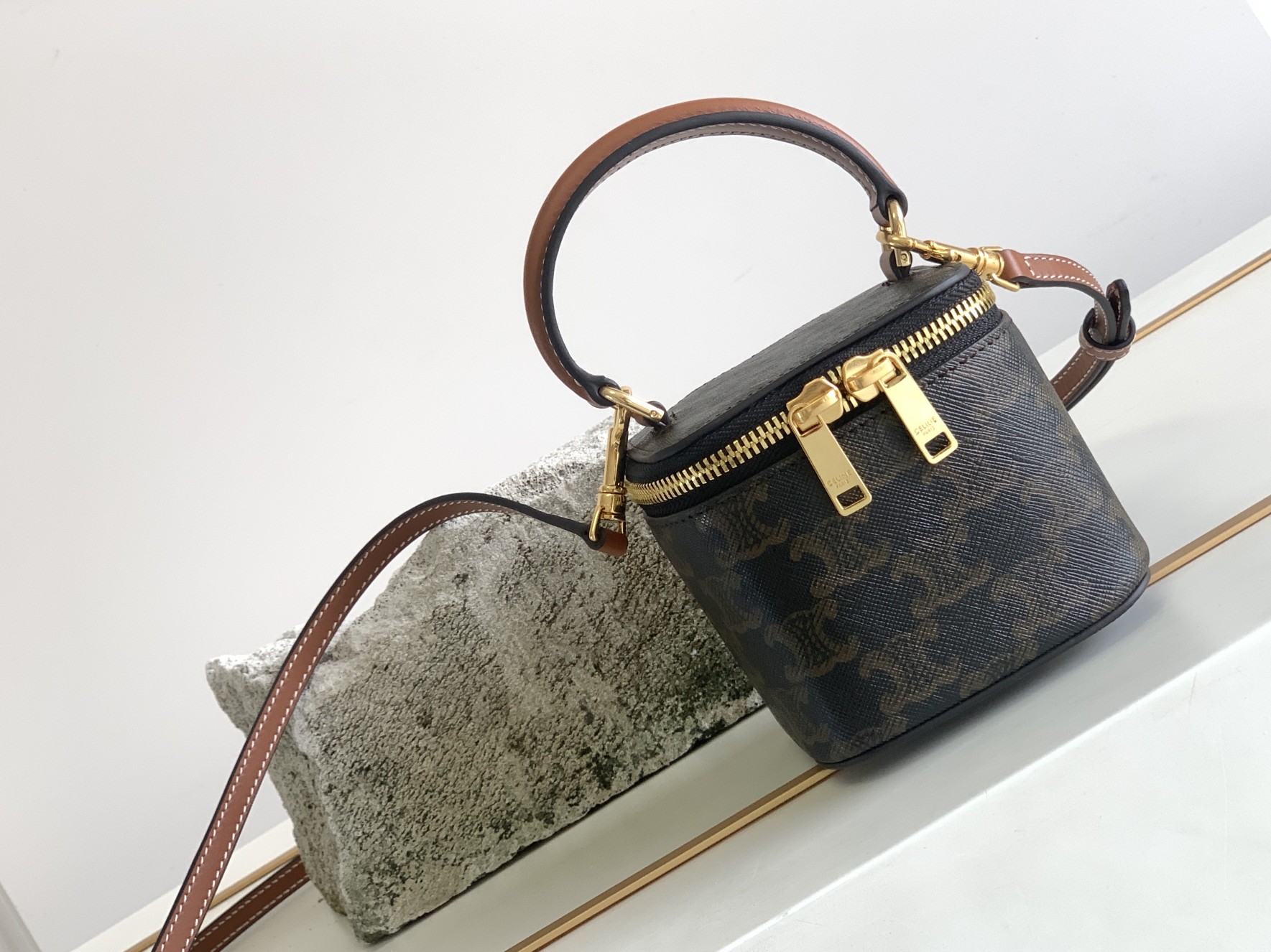 Celine Mini Vanity Case – Triumph Canvas 10J762CZ1 04LU 133484103 | eBay