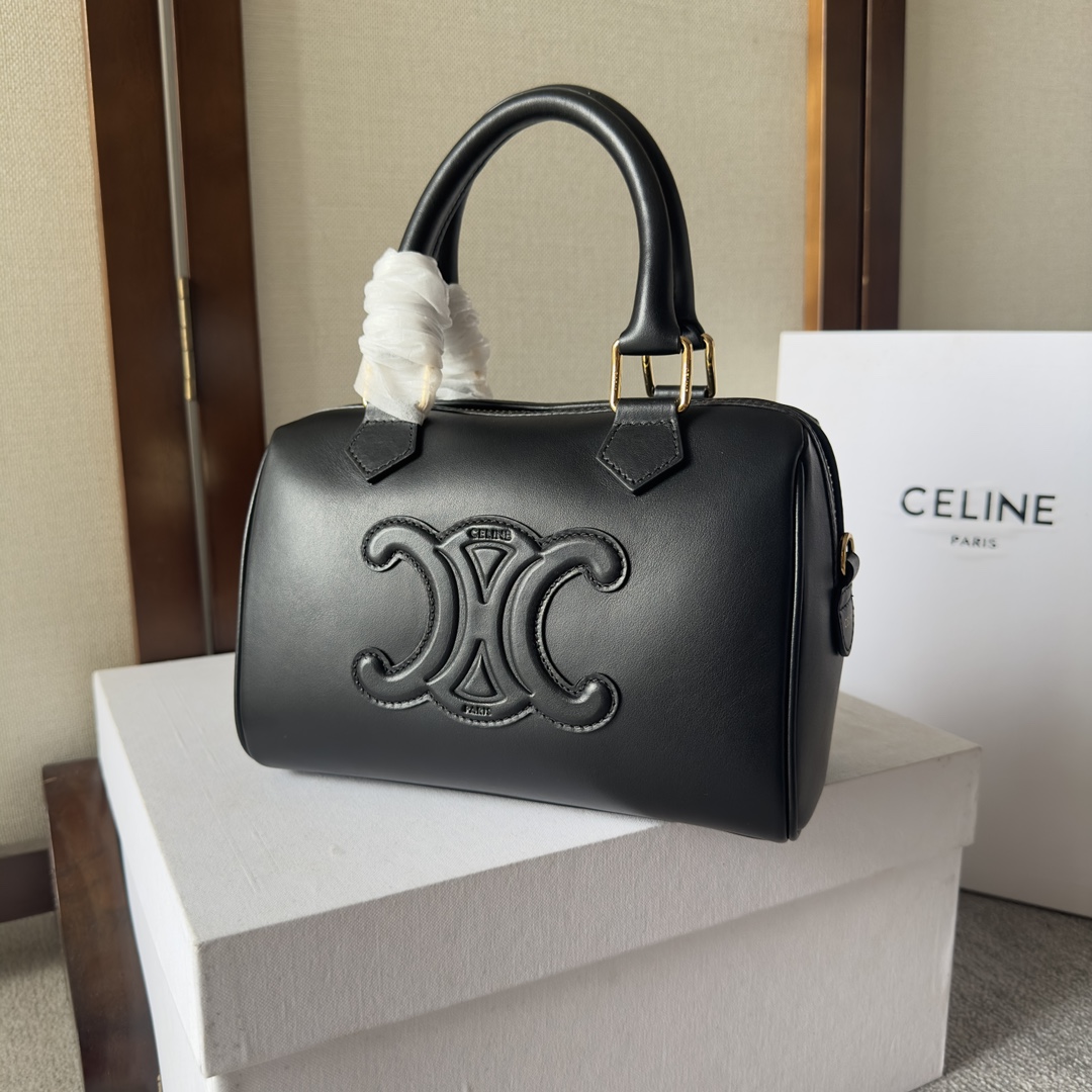 Céline Triomphe Black Leather ref.1433922 – Joli Closet