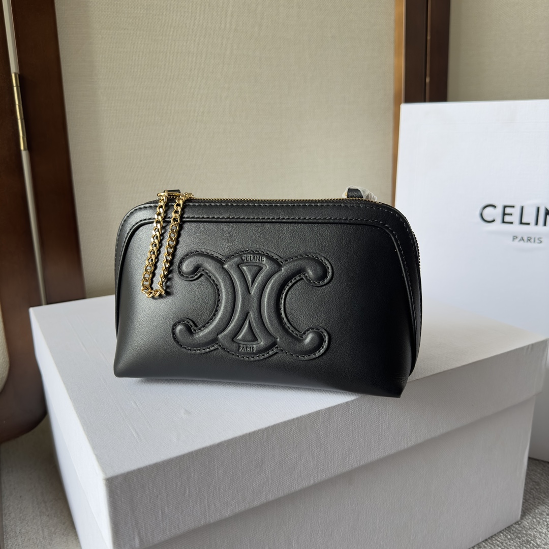 Celine Clutch on Chain Cuir triomphe IN smooth calfskin – BLACK |