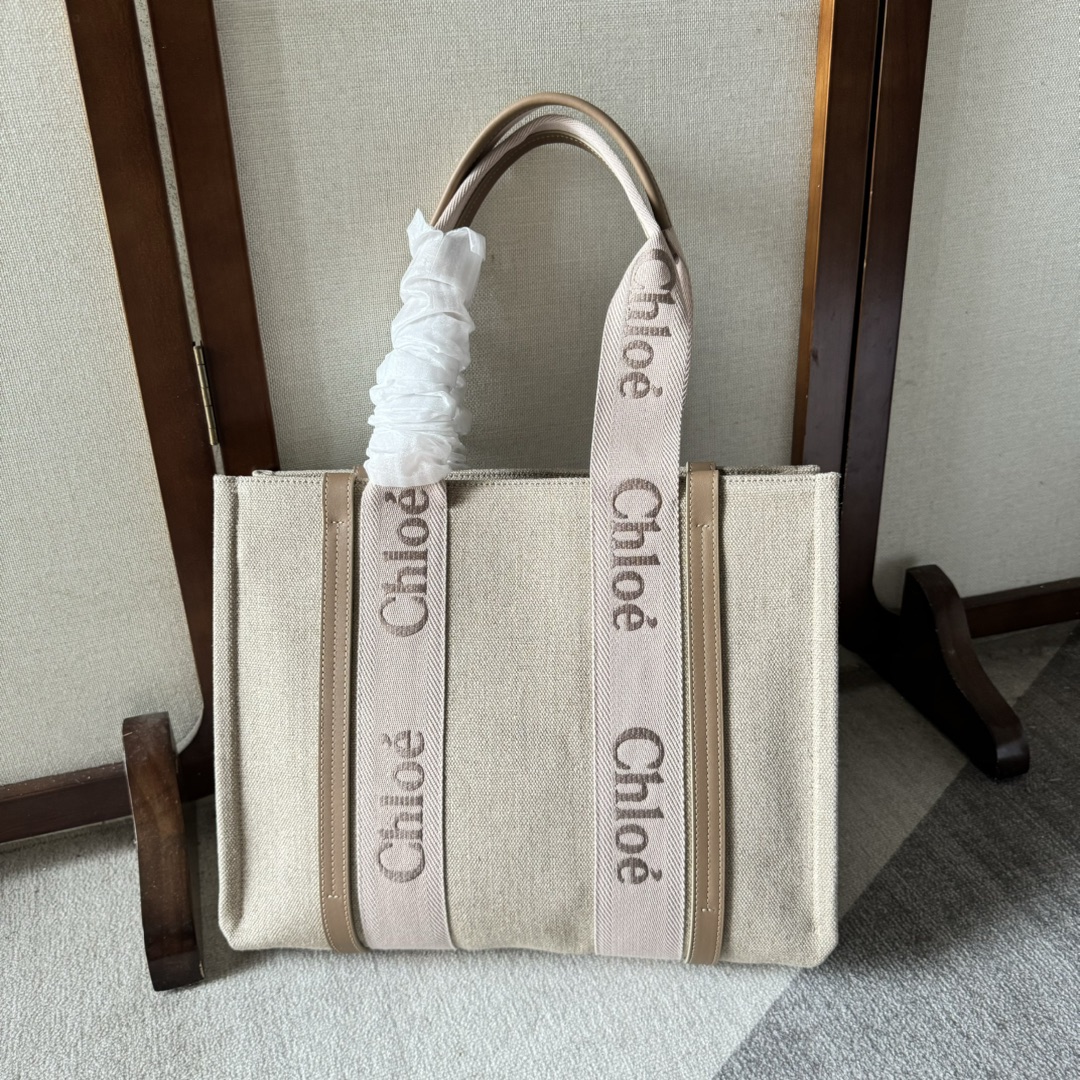 Chloé Chloé Woody Tote Bag In Linen & Leather in Shiny grey | Chloé