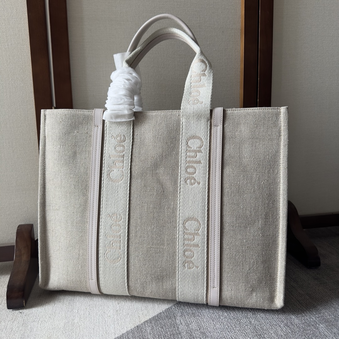 Chloé Chloé Woody Tote Bag In Linen & Leather in Shiny grey | Chloé