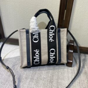 Chloé Small Woody Tote Bag In Linen in White – Brown | Chloé