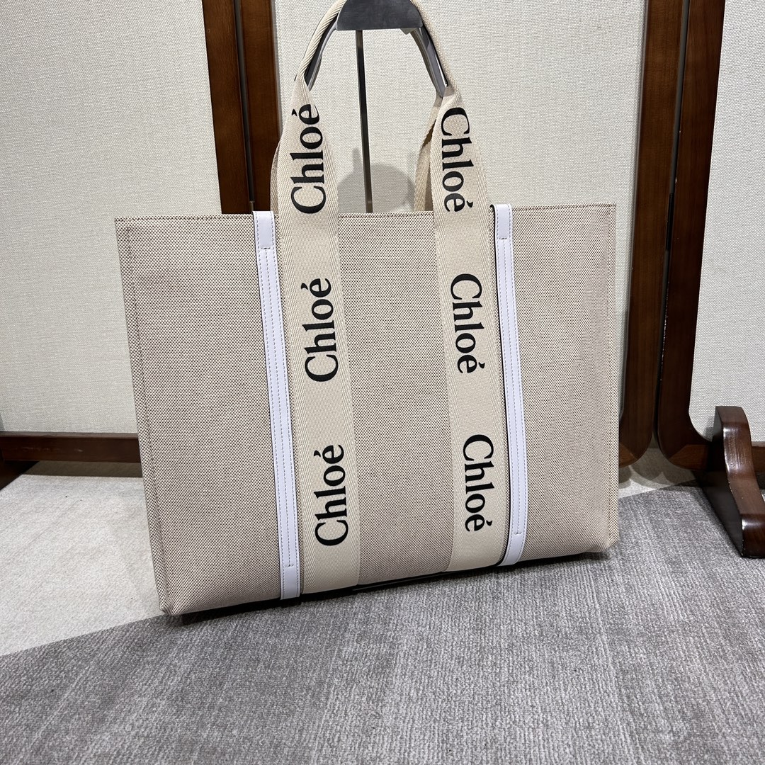 Chloé Small Woody Tote Bag In Linen in Cement pink | Chloé
