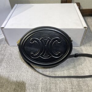 CELINE Smooth Calfskin Triomphe Oval Wallet Black