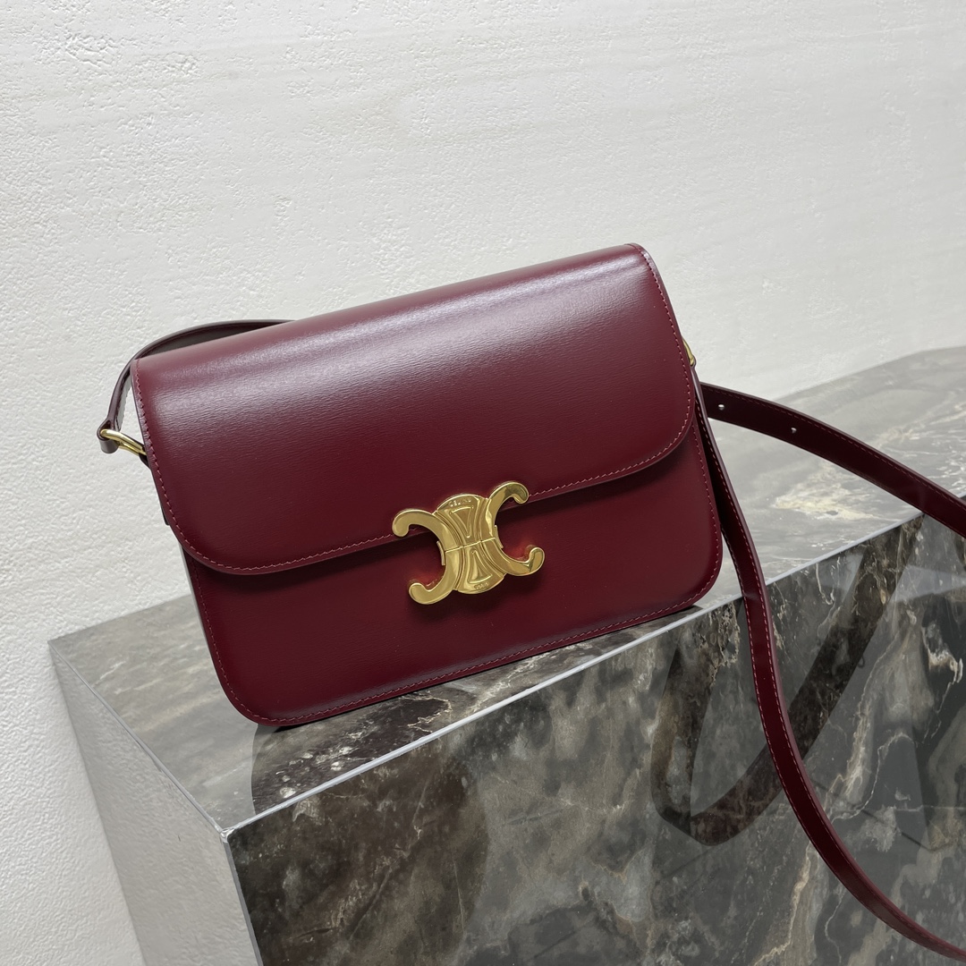 Celine TEEN TRIOMPHE BAG IN shiny calfskin – LIGHT BURGUNDY |