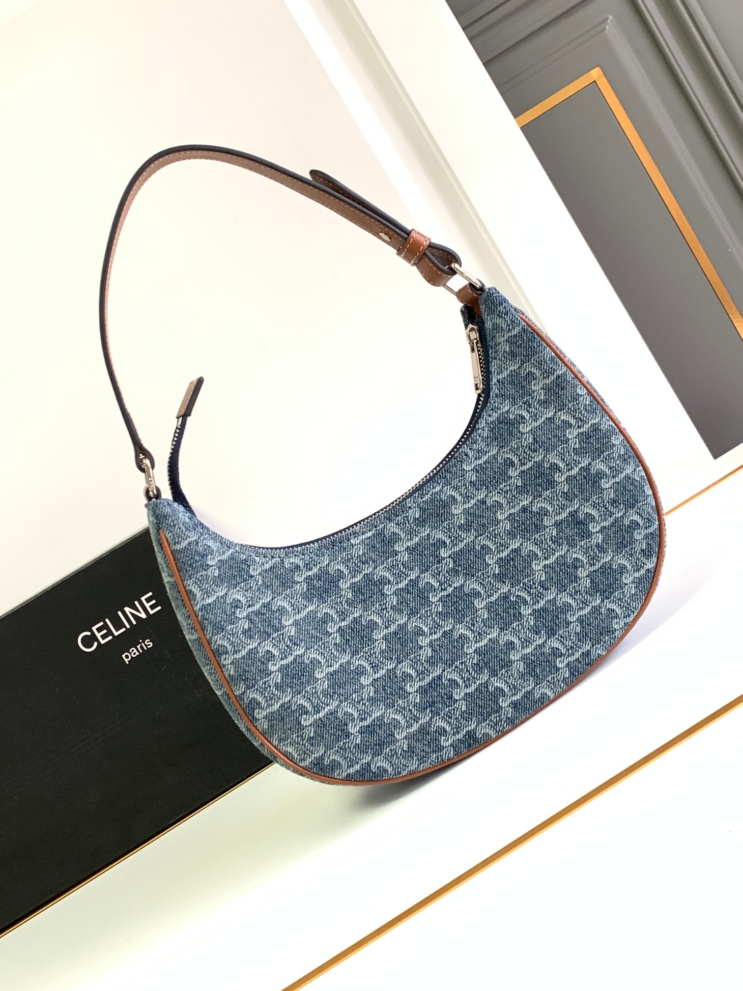 https://blinggal.shop/wp-content/uploads/2025/08/celine10909-xhudg-300x300.jpg