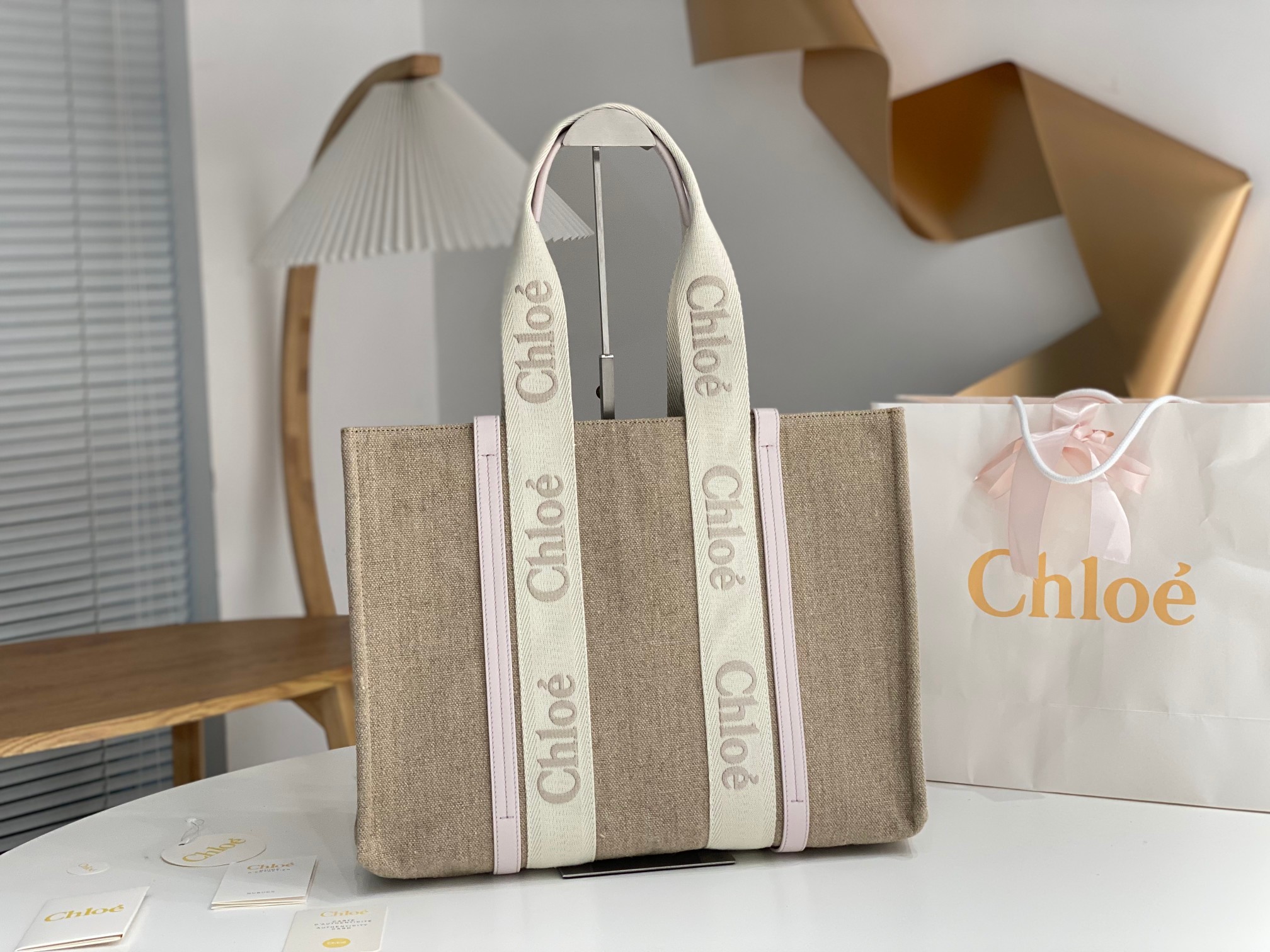 Chloé Chloé Woody Tote Bag In Linen in Blushy beige | Chloé