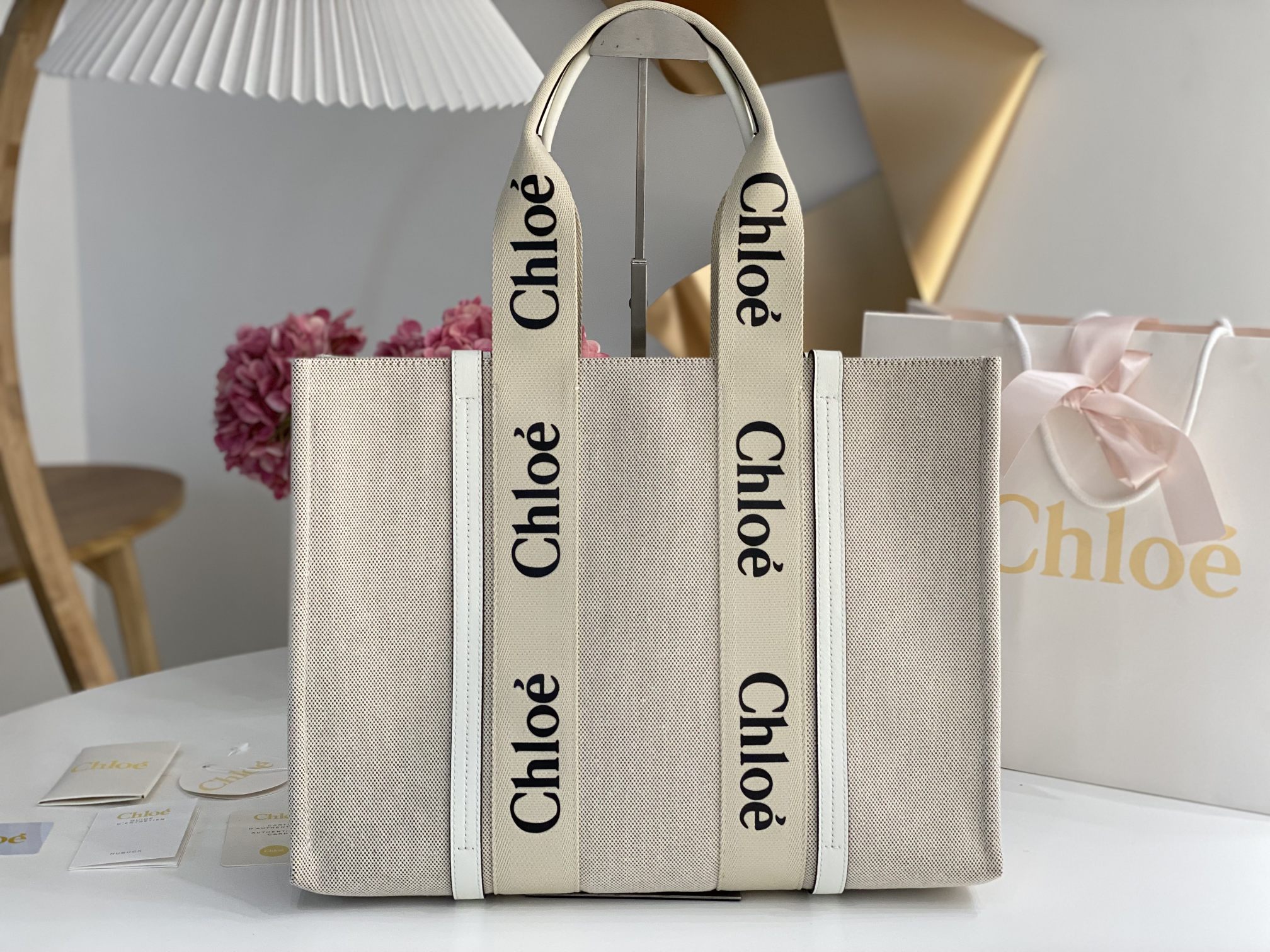 Chloé Chloé Woody Tote Bag In Linen & Leather in Shiny white| Chloé