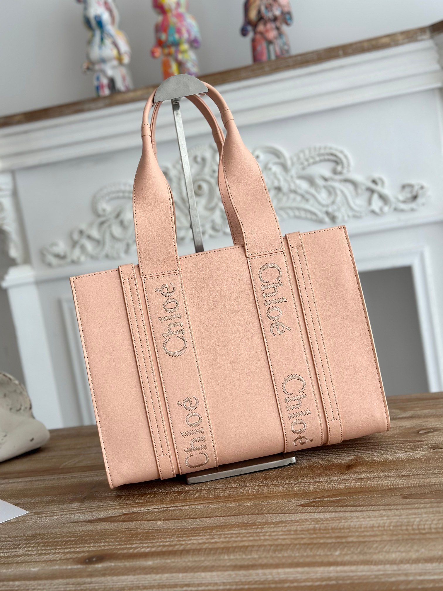 Chloé Woody Medium Leather Tote Bag In Nomad Beige |