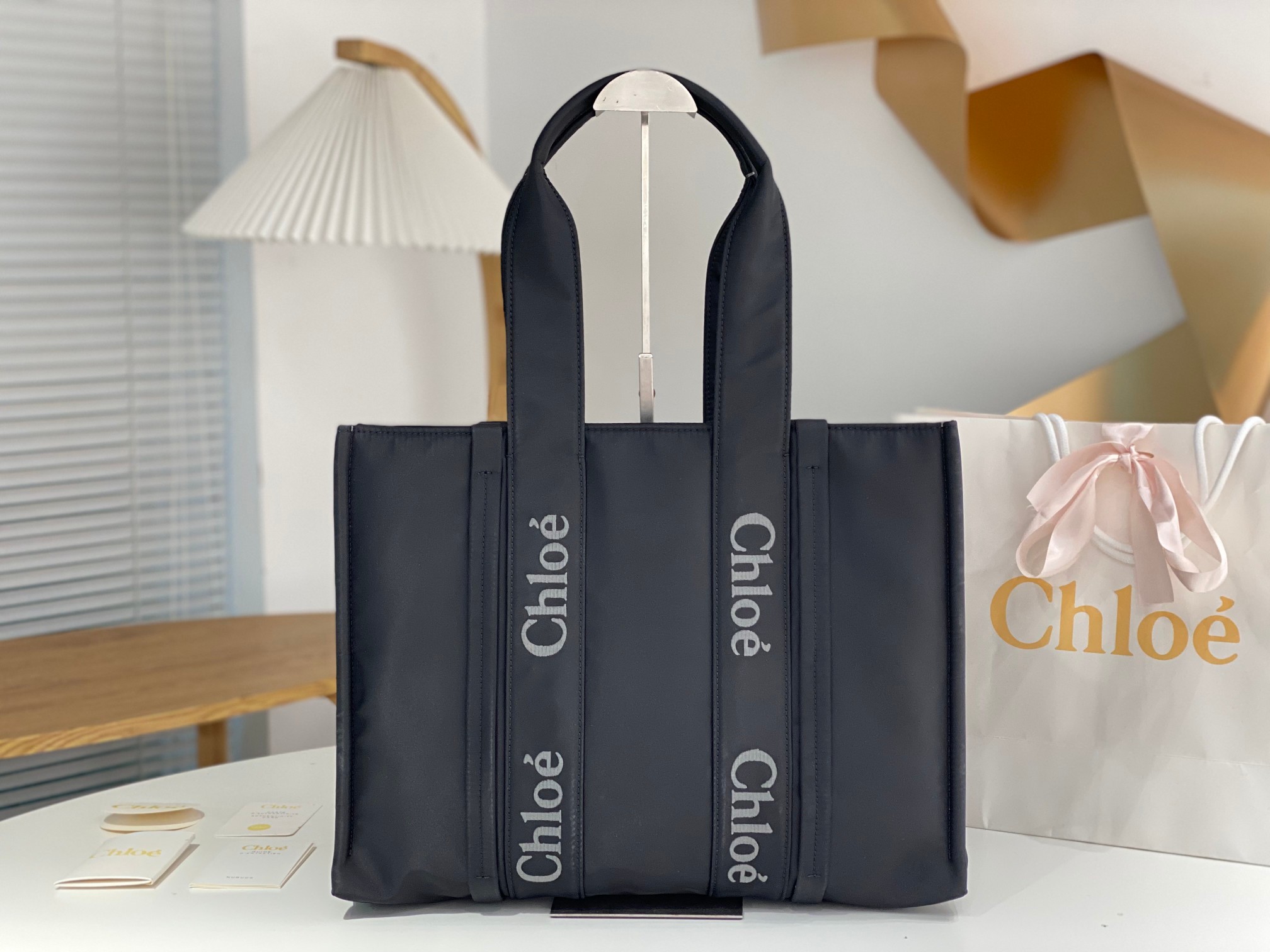 Chloé Woody Medium Embroidered Shell Tote In Black