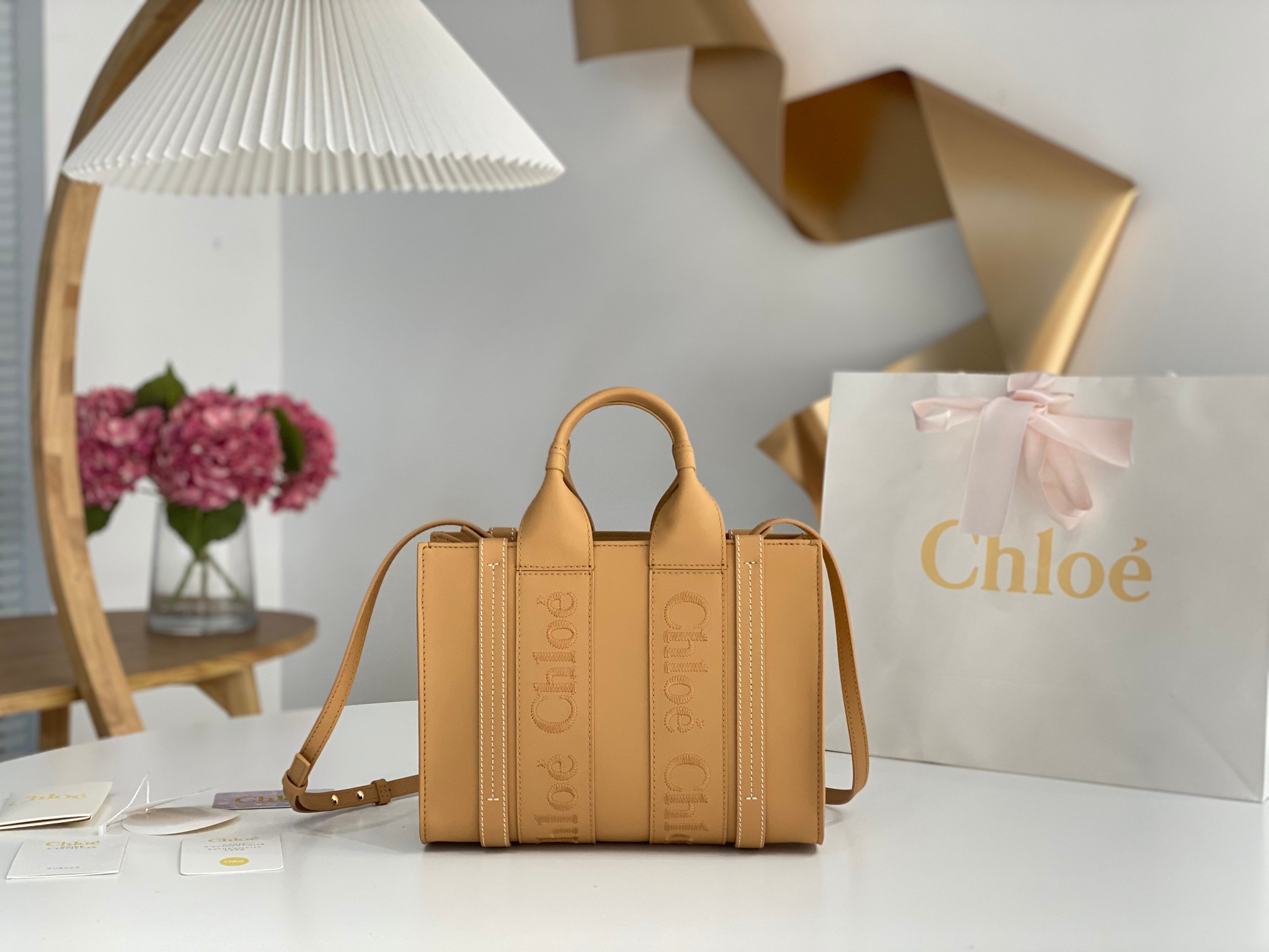 Chloé Small Woody Leather Tote Bag | Brown |