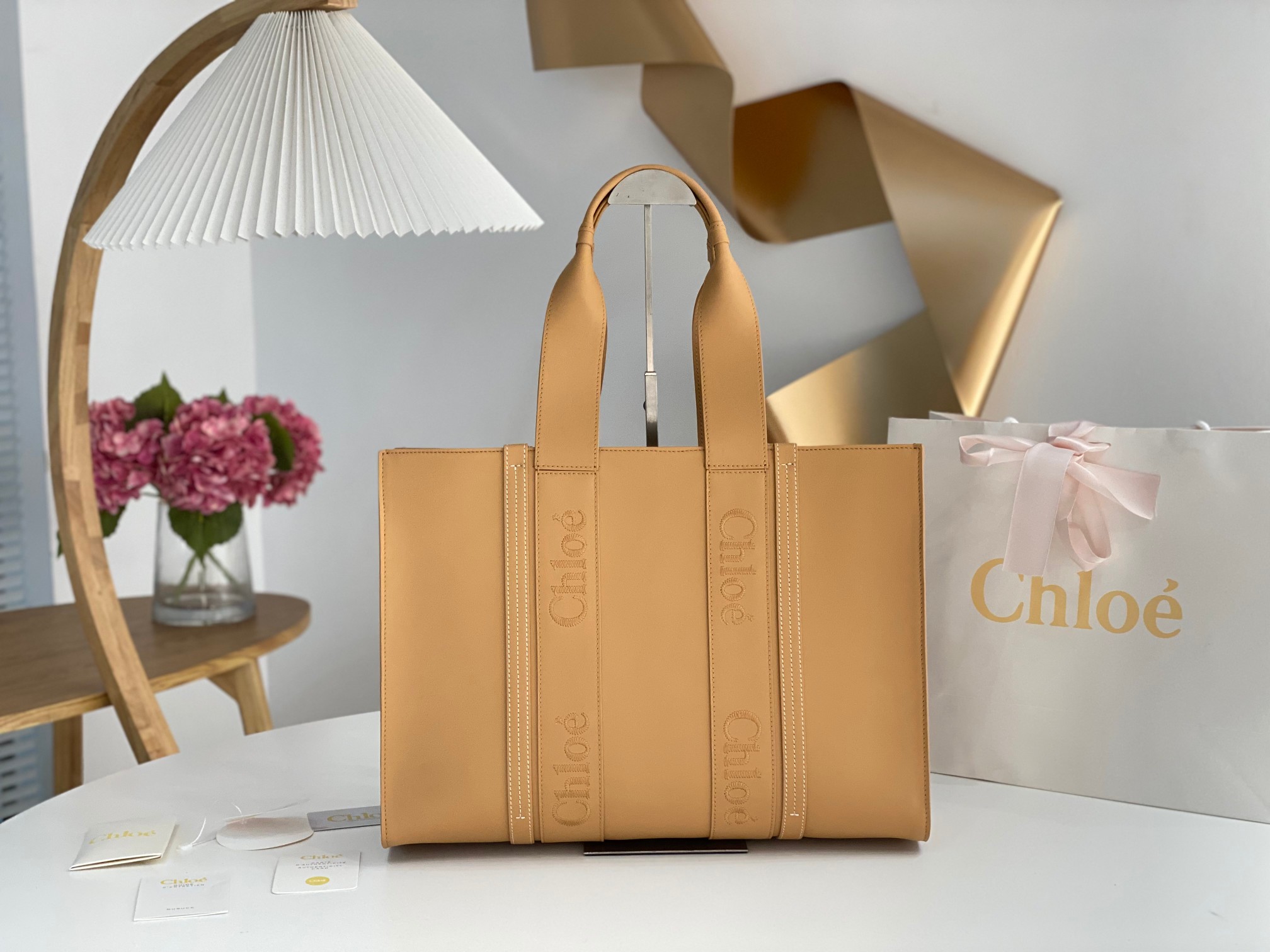 Chloé Medium Woody Tote Bag In Beige |