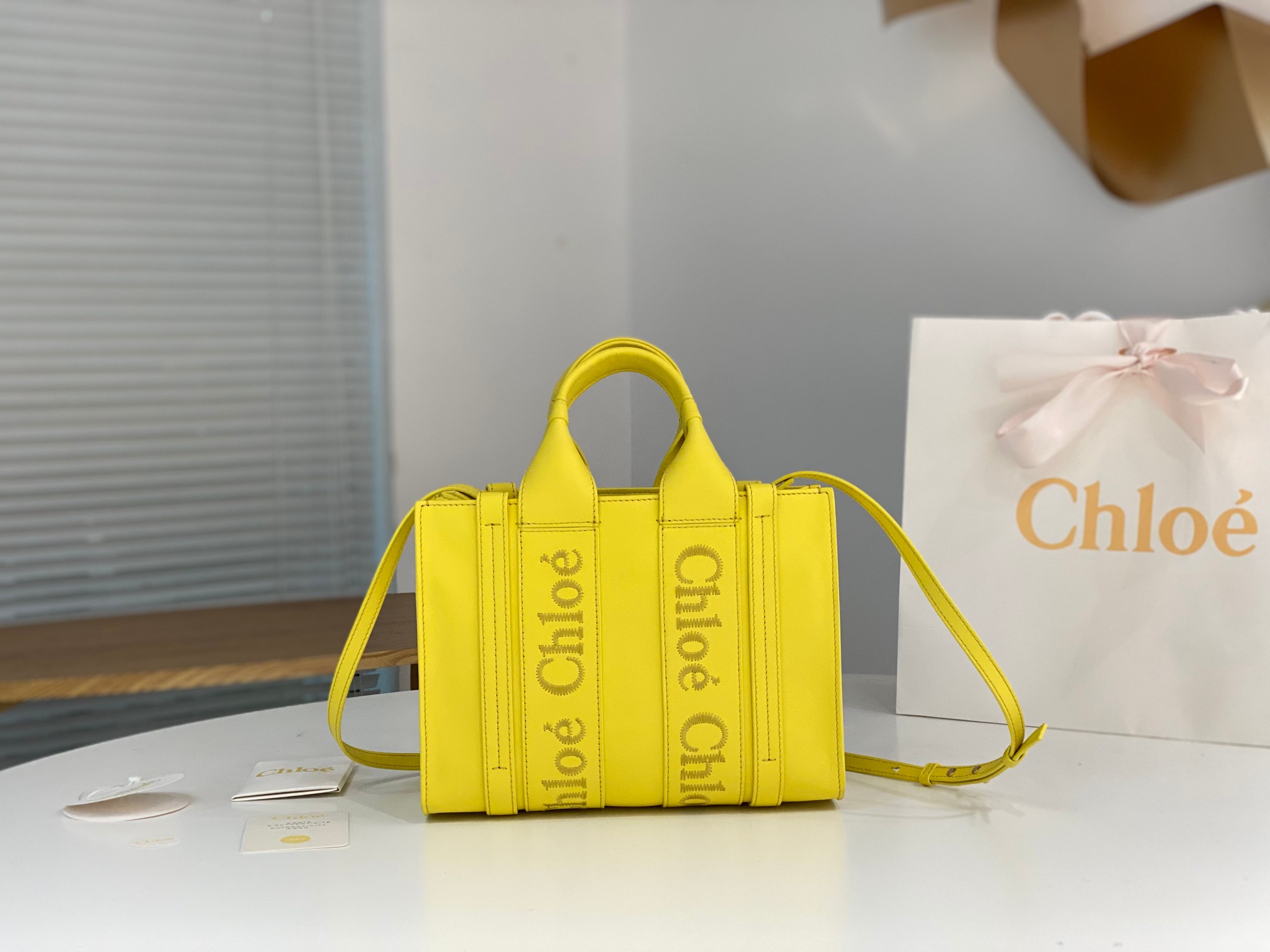 Chloé Woody Small Leather Tote – yellow