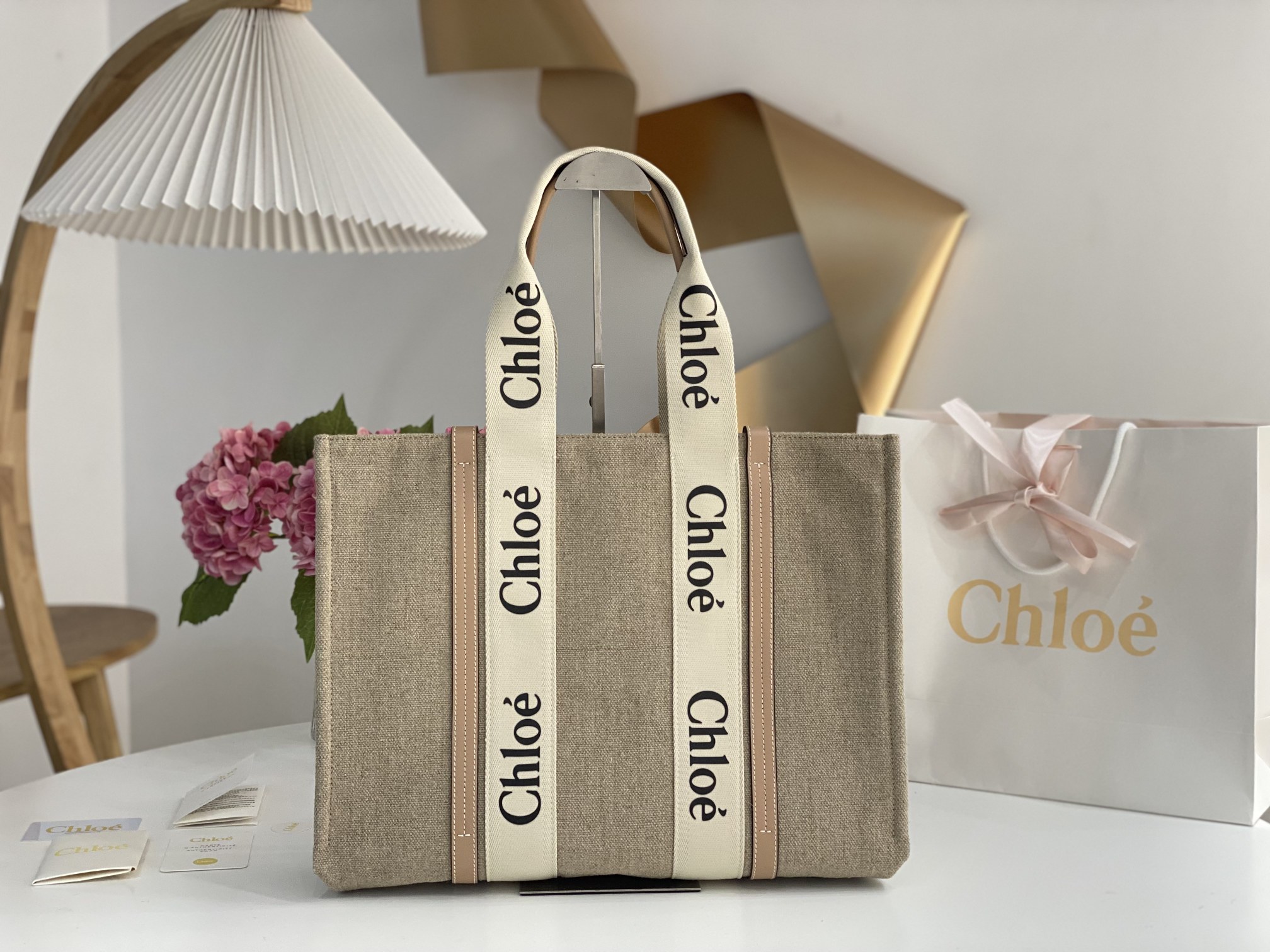 Chloé Chloé Small Woody Tote Bag In Linen in Cement pink | Chloé US