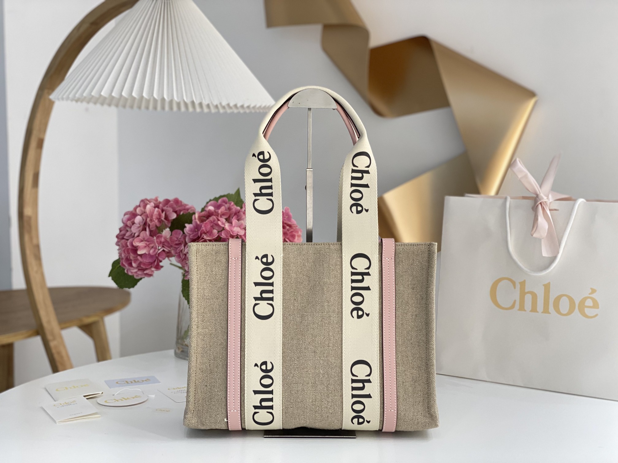 Chloé Chloé Woody Tote Bag In Linen in Cement pink | Chloé US