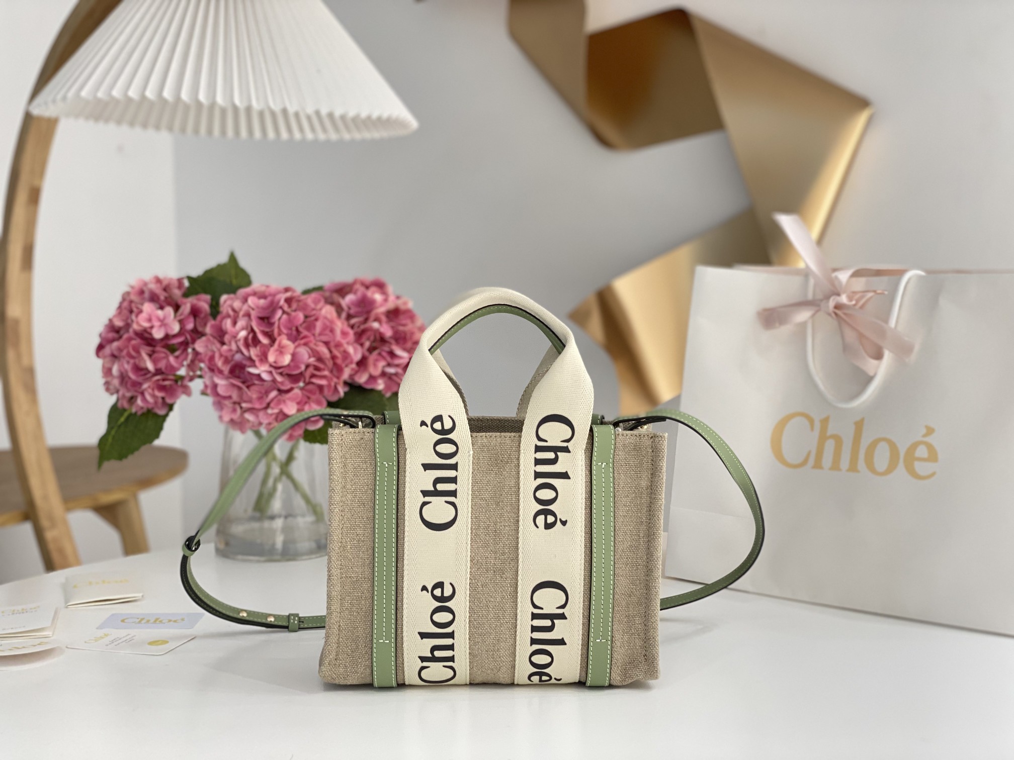 Chloé Chloé Small Woody Tote Bag In Linen in Wild green | Chloé US