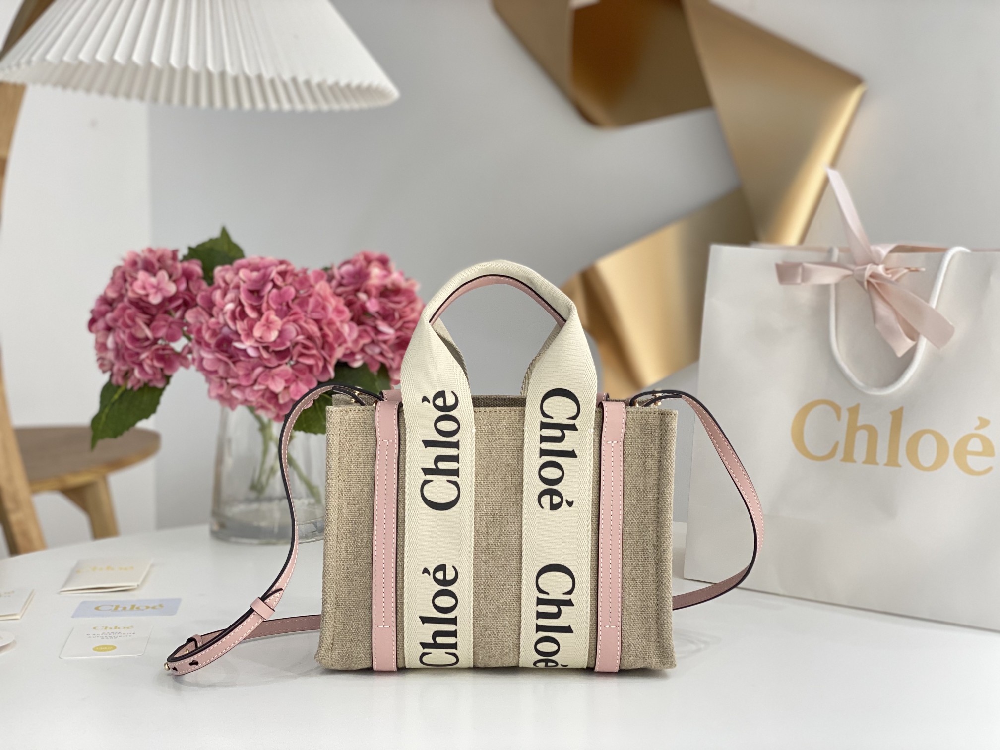 Chloé Chloé Small Woody Tote Bag In Linen in Cement pink | Chloé US