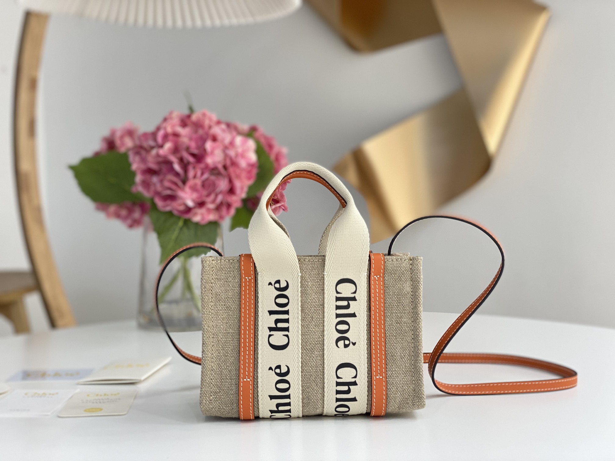 Chloé Chloé Small Woody Tote Bag In Linen in Blushy beige/orange| Chloé US