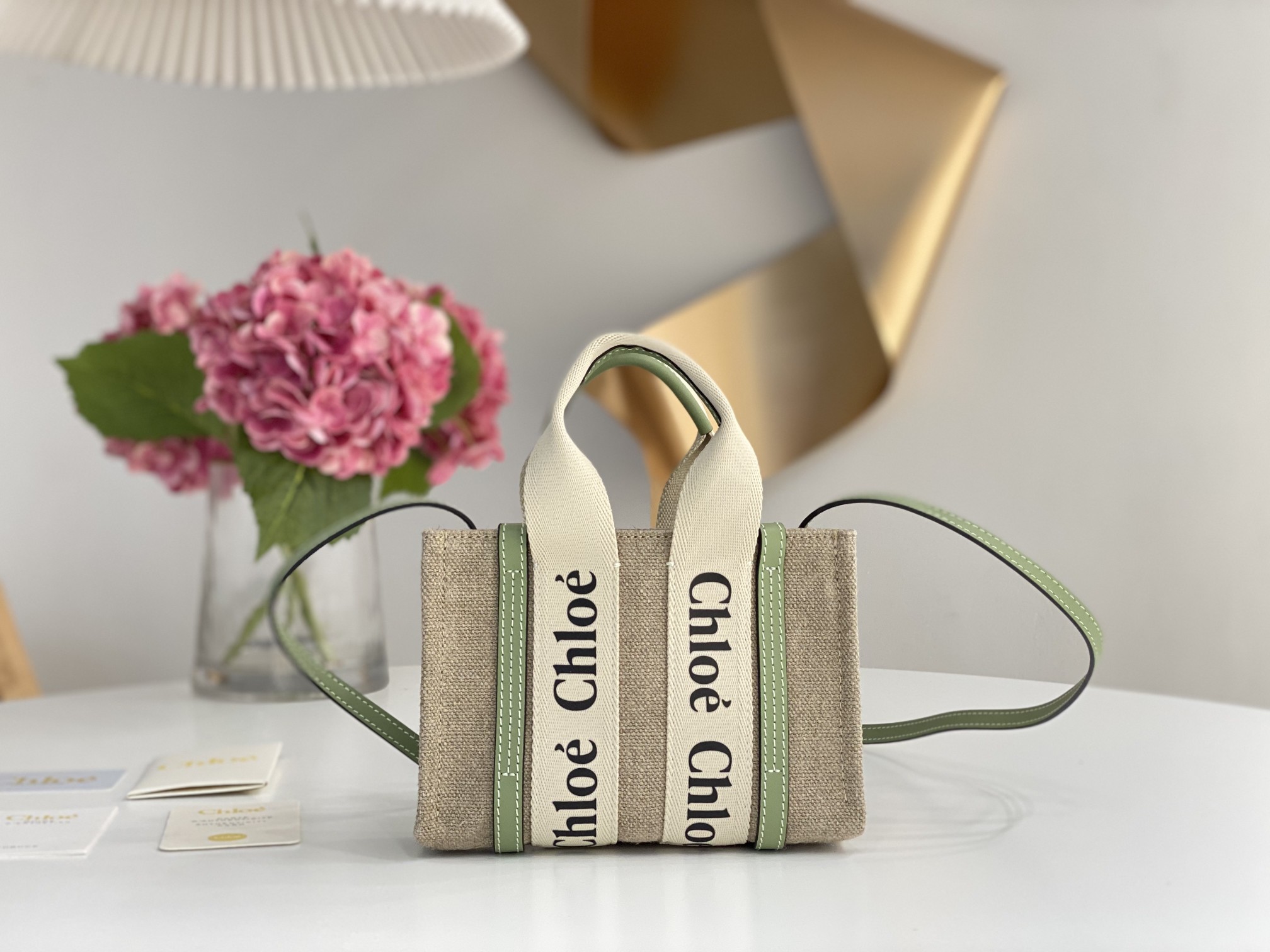 Chloé Chloé Small Woody Tote Bag In Linen in Wild green/grey | Chloé US