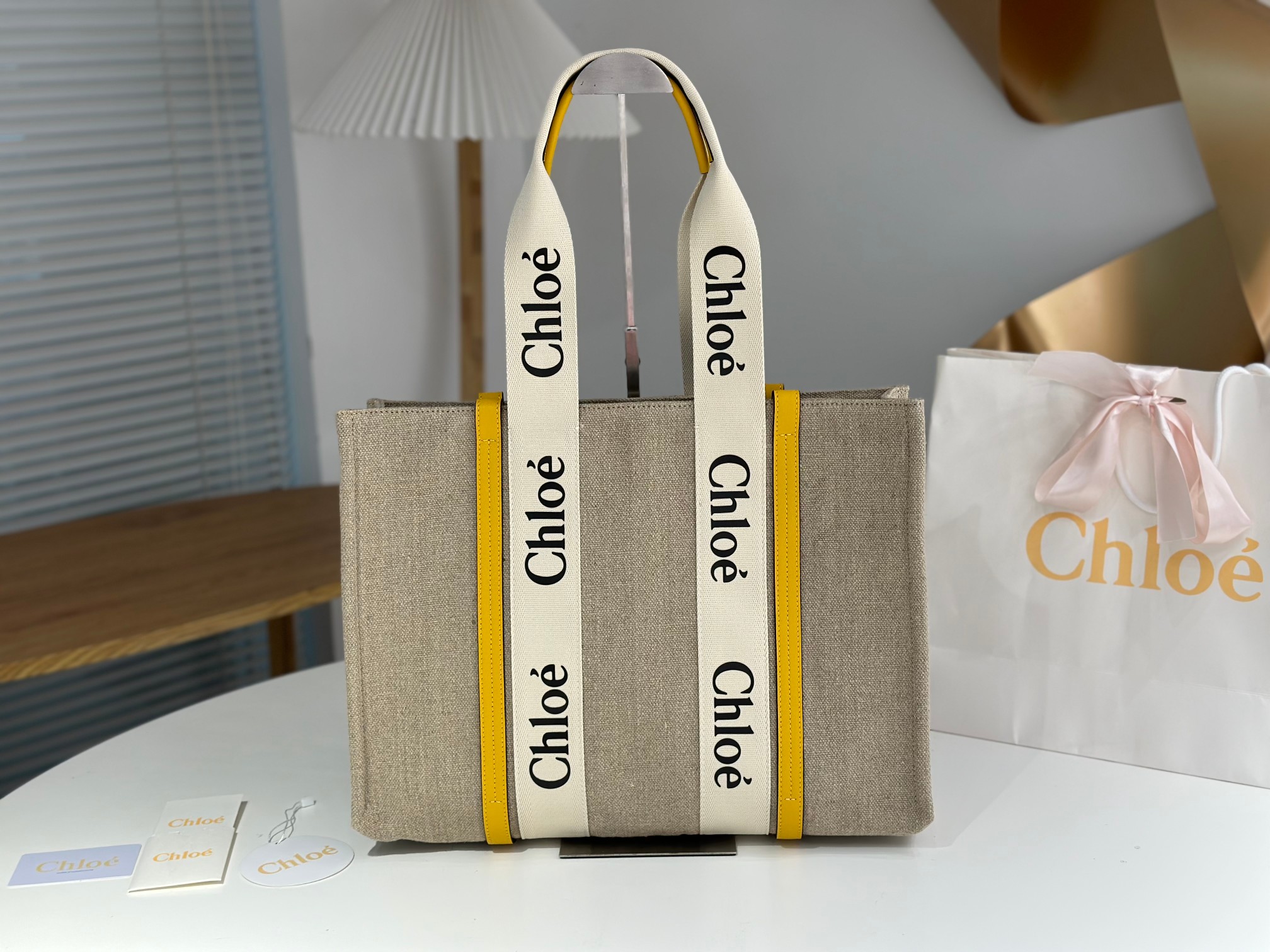 Chloé Woody Medium Tote Bag In Yellow |