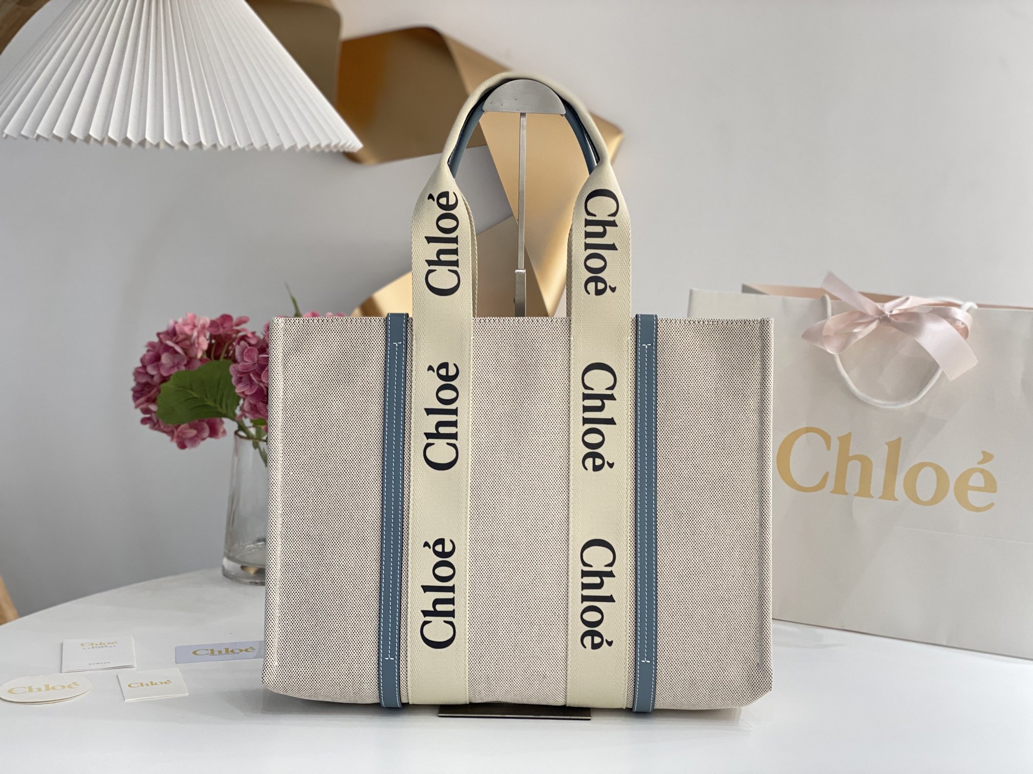 Chloé Chloé Large Woody Tote Bag In Linen in White – Blue | Chloé PH