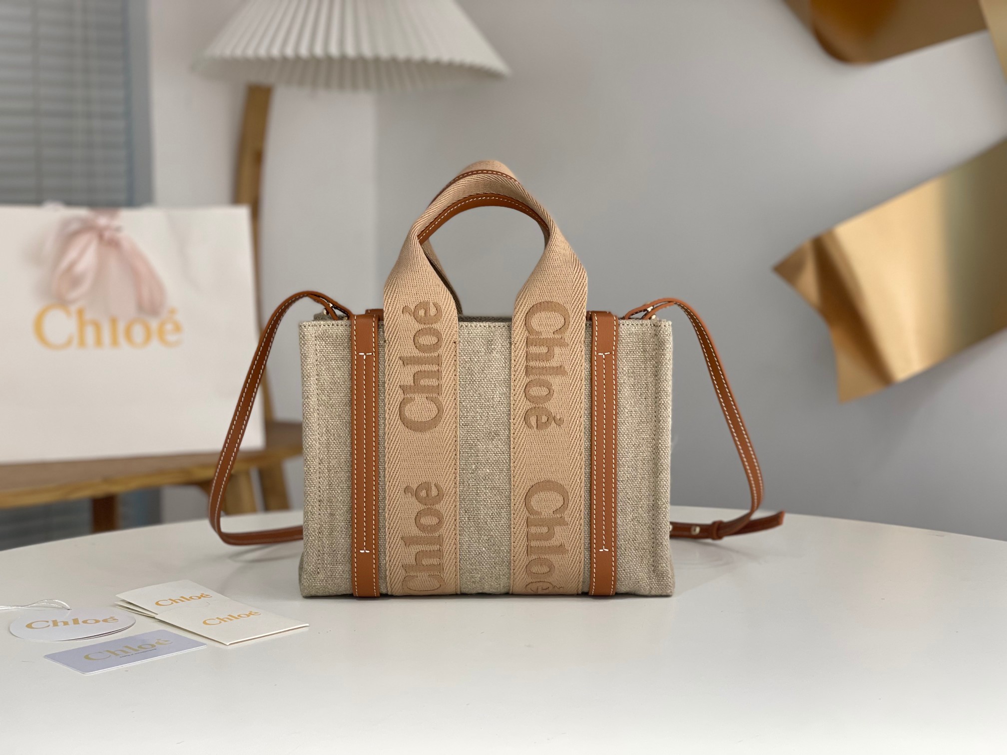 Chloé Chloé Small Woody Tote Bag In Linen in Blushy beige | Chloé US